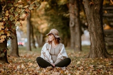 https://media.istockphoto.com/photos/pregnant-woman-wearing-poncho-and-hat-in-the-park-picture-id1284087875?b=1&k=20&m=1284087875&s=170667a&w=0&h=cxWtmz1DRHVjFb7_S6NEhTrSc_IlcA8B5Q8OvttKHwU=